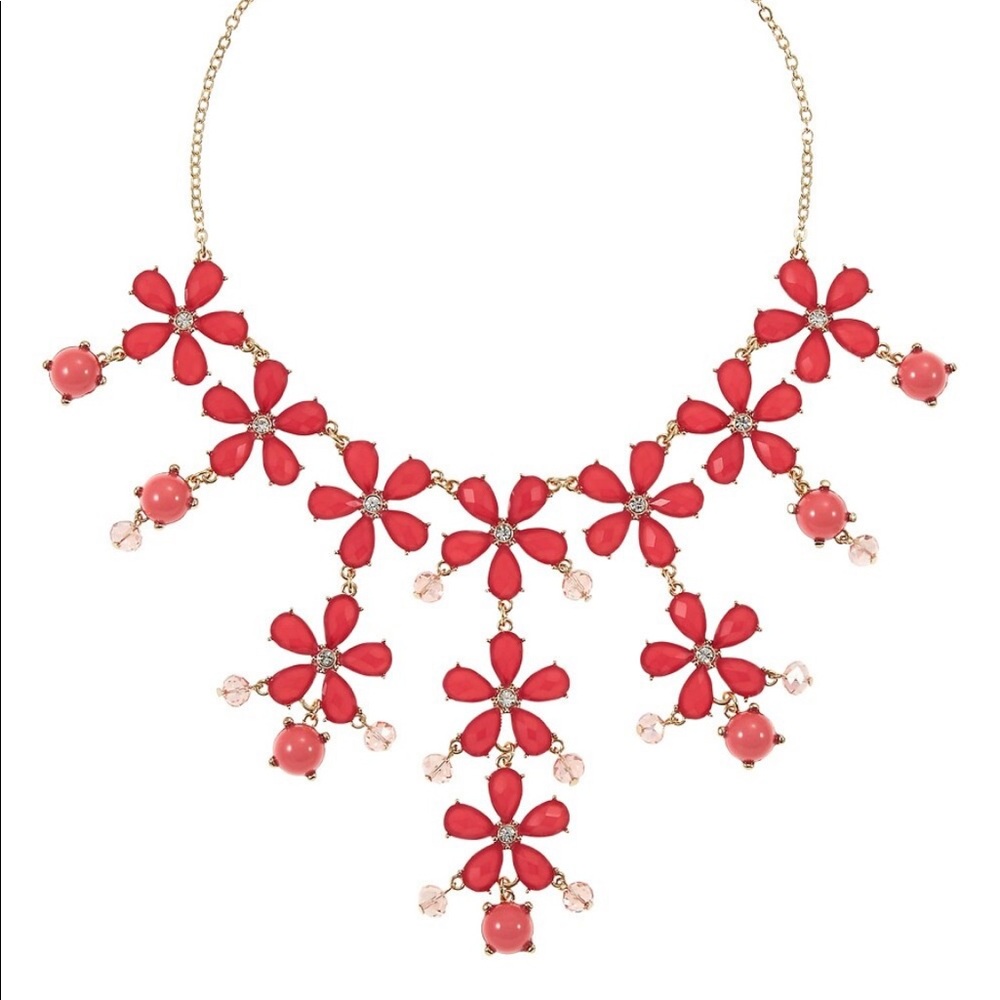 ♥️ White House Black Market Bib Necklace ♥️